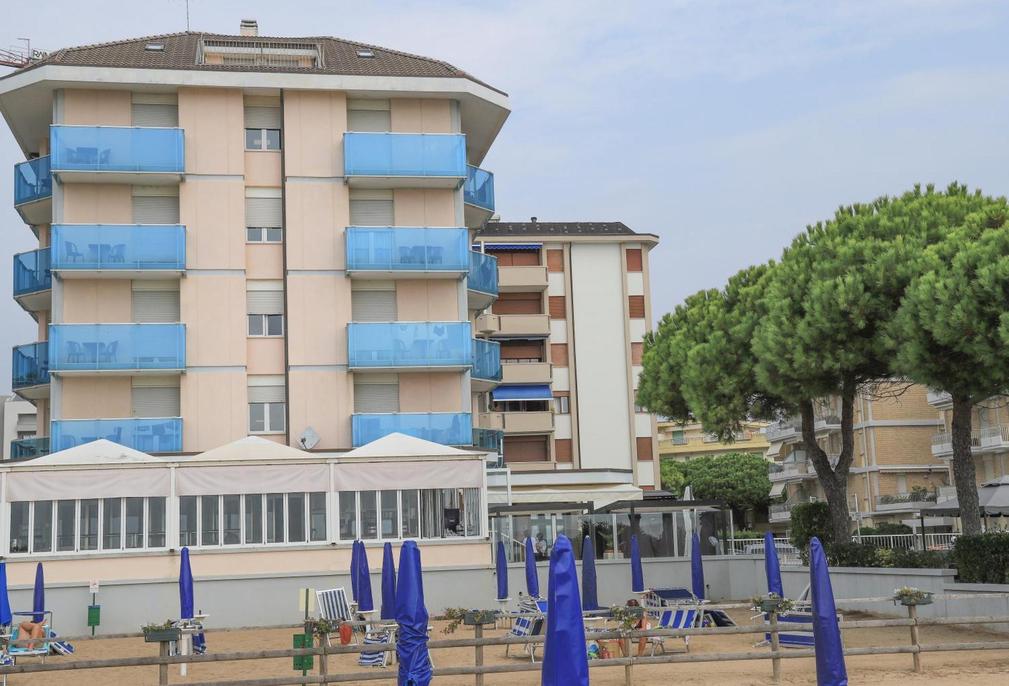 Hotel La Bussola Lido di Jesolo Ngoại thất bức ảnh